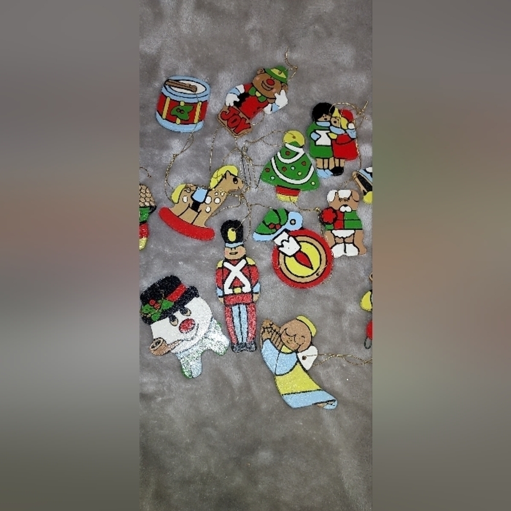 Vintage wooden hand painted both sides ornaments - Picture 3 of 4